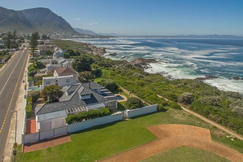 Wild Waters At Kraal Rock On The Cliffs In Hermanus Exteriér fotografie